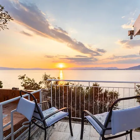 펜션 Seafront House - Infinite Blue In Mikra Mantineia